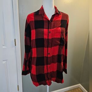 Old Navy The Boyfriend Shirt Women's Size Medium Red and Black Buffalo Plaid